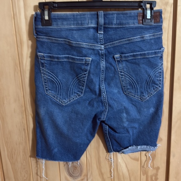Hollister Curvy High Rise Super Stretch cutoffs - Picture 2 of 4